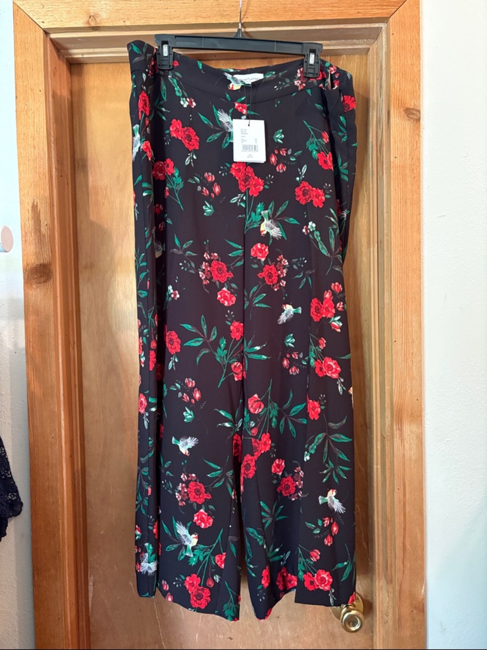 Gibson Latimer Black Wide-Leg Pants with Red Floral and Green Leaf Print
